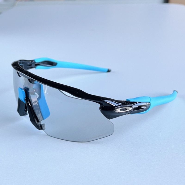 オークリー正面デザイン